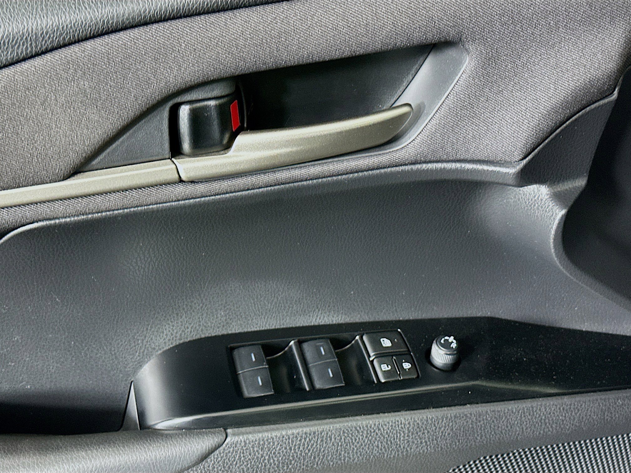 Used 2025 Toyota Camry LE w/ Convenience Package image 15