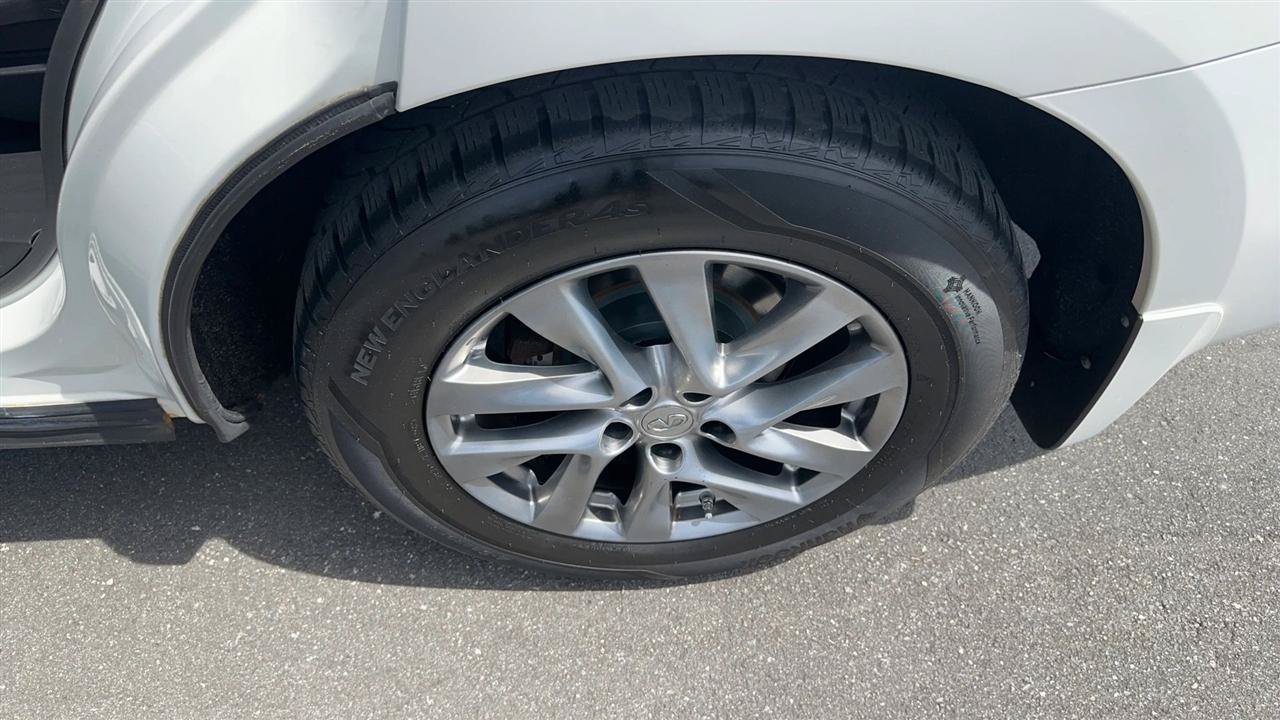 Used 2013 INFINITI JX35 AWD w/ Premium Pkg image 17