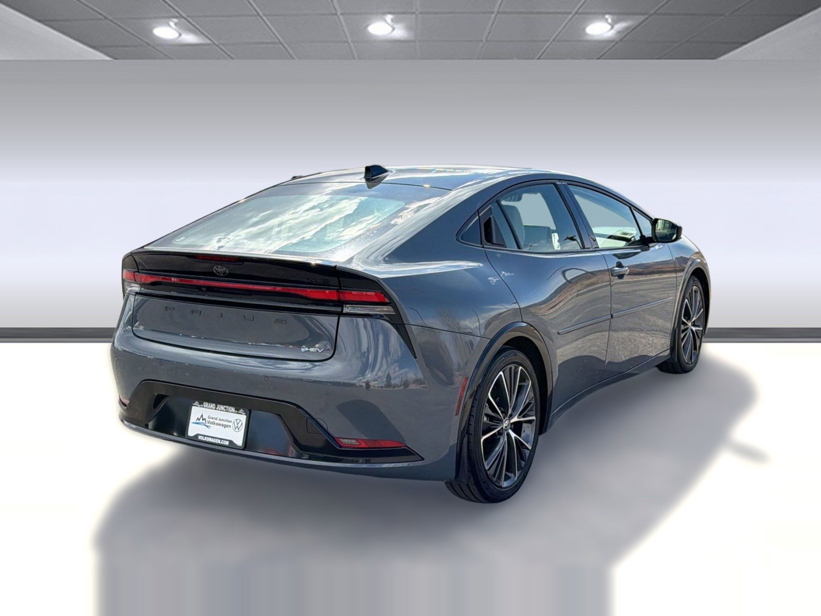 Used 2025 Toyota Prius XLE image 9