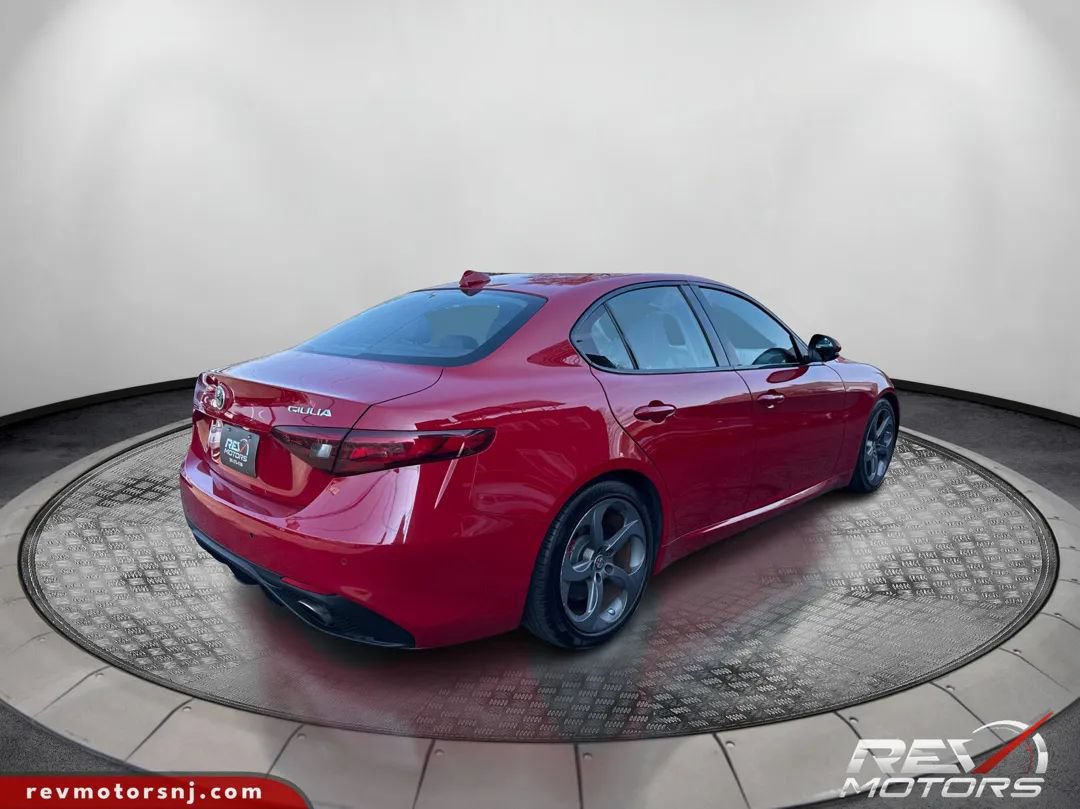 Used 2018 Alfa Romeo Giulia RWD image 5
