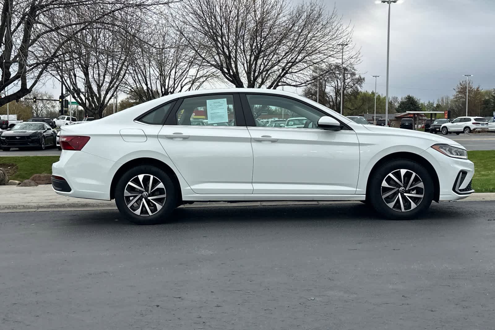 Used 2025 Volkswagen Jetta S image 8