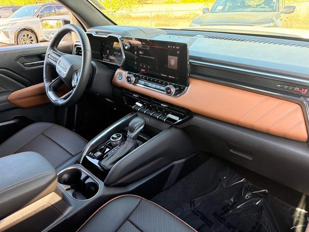 Used 2025 GMC Canyon AT4 w/ Nightfall Edition AWD/4WD image 14