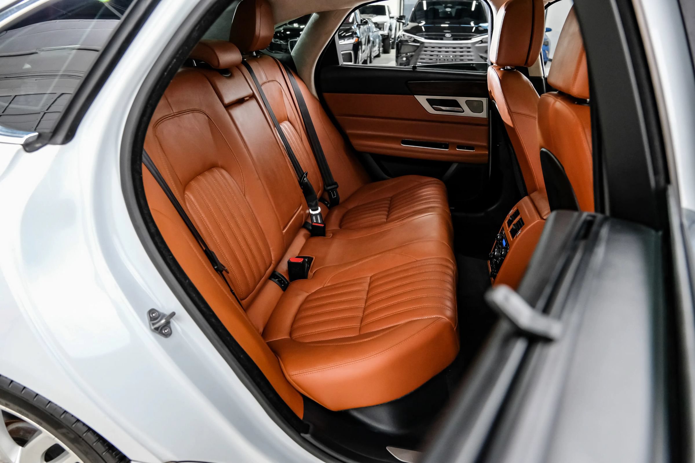 Used 2018 Jaguar XF Portfolio RWD image 45