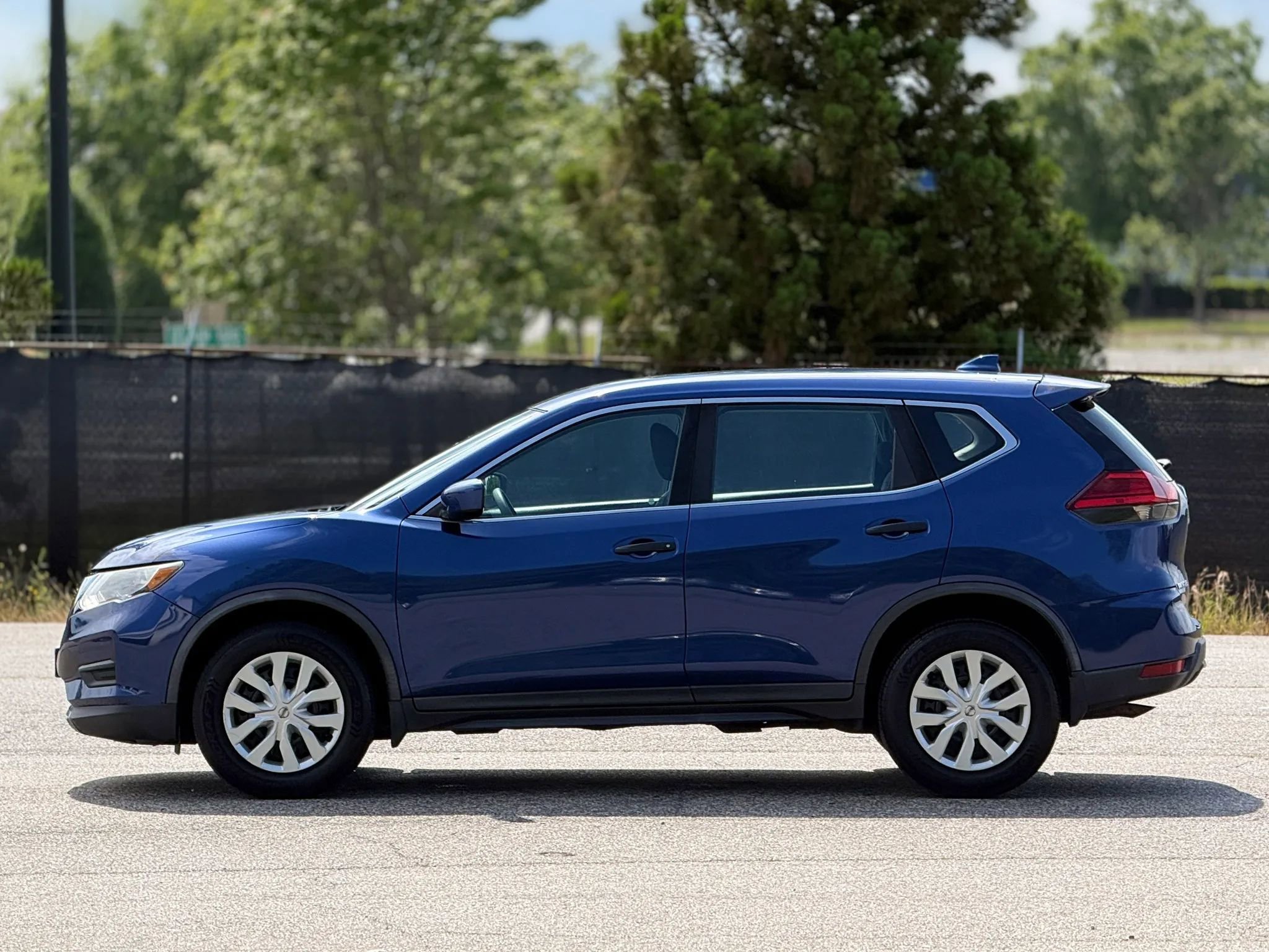 Used 2017 Nissan Rogue S AWD/4WD image 8