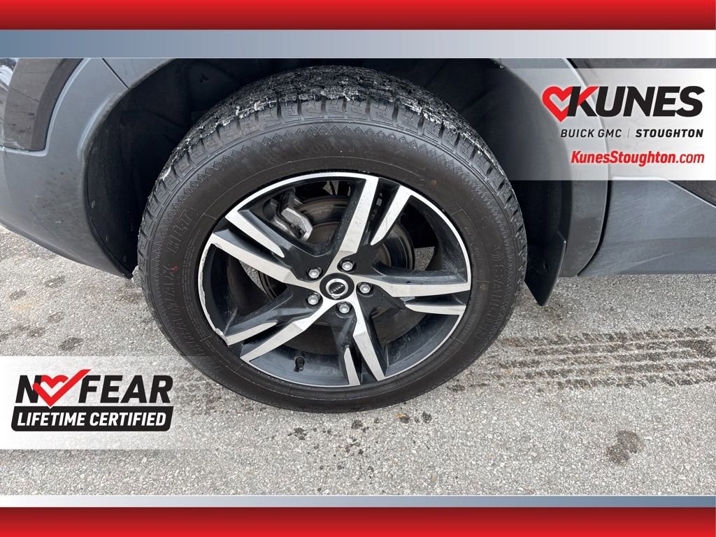 Used 2024 Volvo XC40 B5 Core image 14