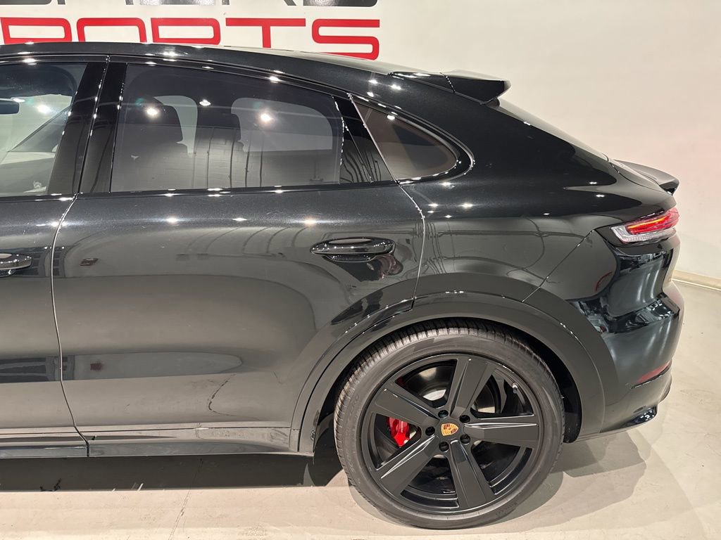 Used 2025 Porsche Cayenne GTS AWD/4WD image 6