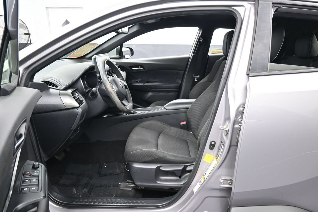 Used 2019 Toyota C-HR LE FWD image 11