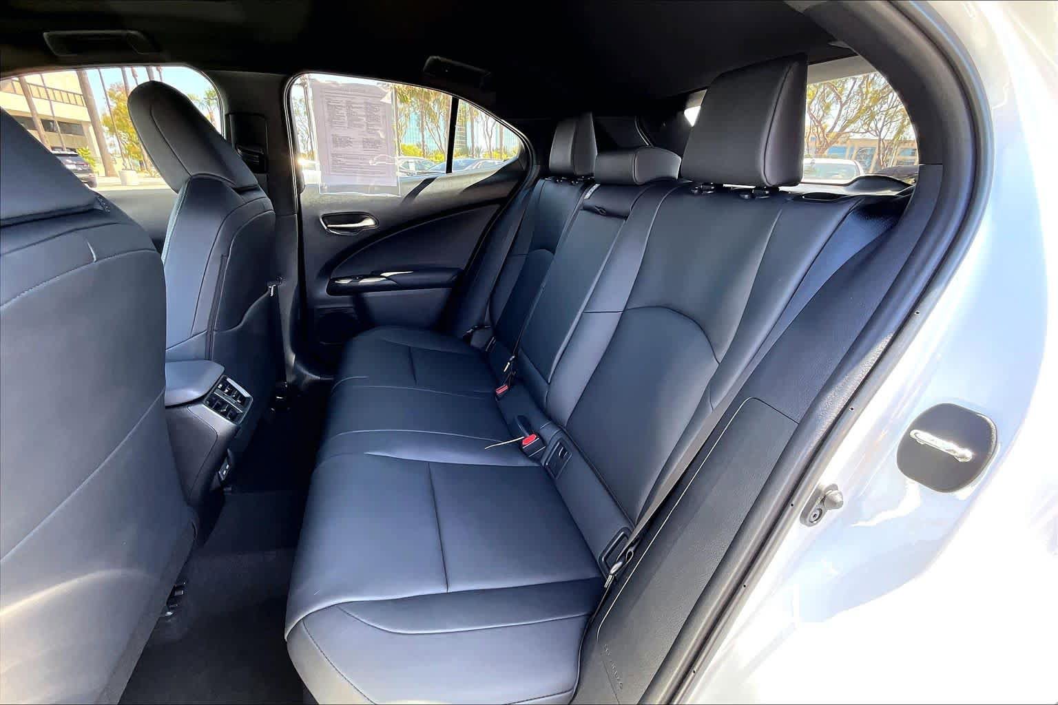Certified 2024 Lexus UX 250h FWD image 18