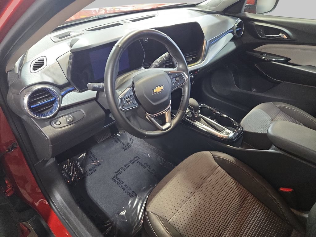 Used 2024 Chevrolet Trax LT w/ Driver Confidence Package FWD image 18