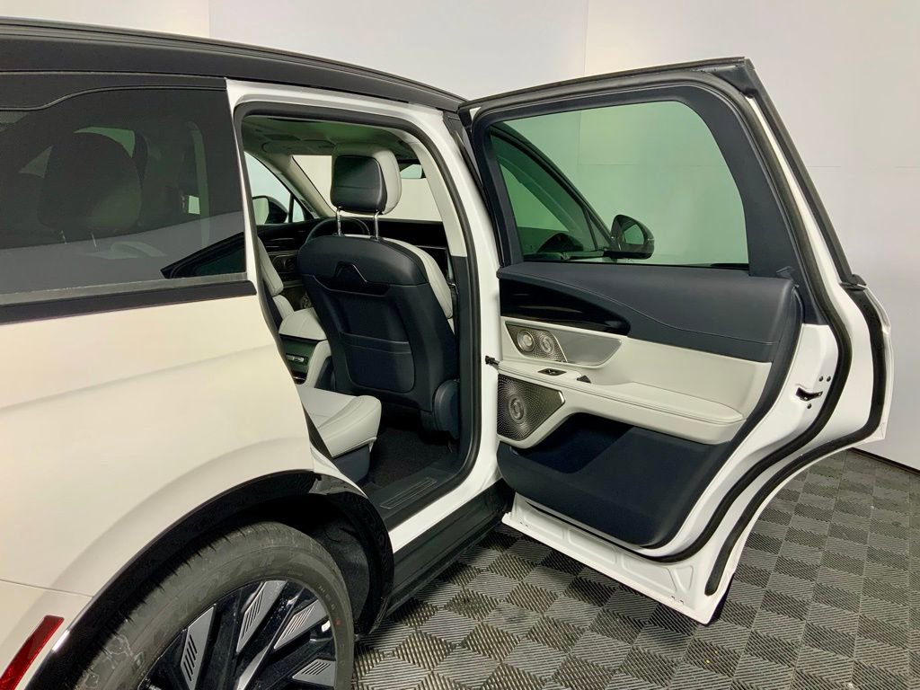 New 2026 Lincoln Nautilus Reserve image 31