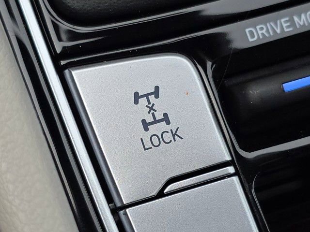 Certified 2025 Hyundai Tucson SE image 16