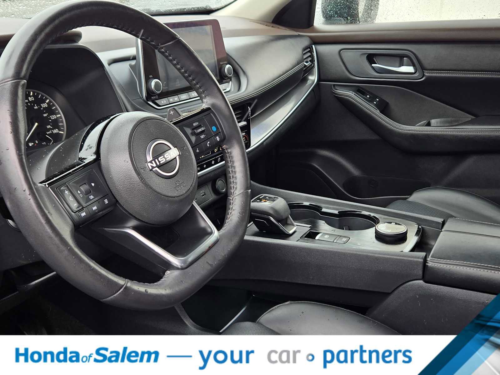 Used 2023 Nissan Rogue SV w/ SV Premium Package image 2