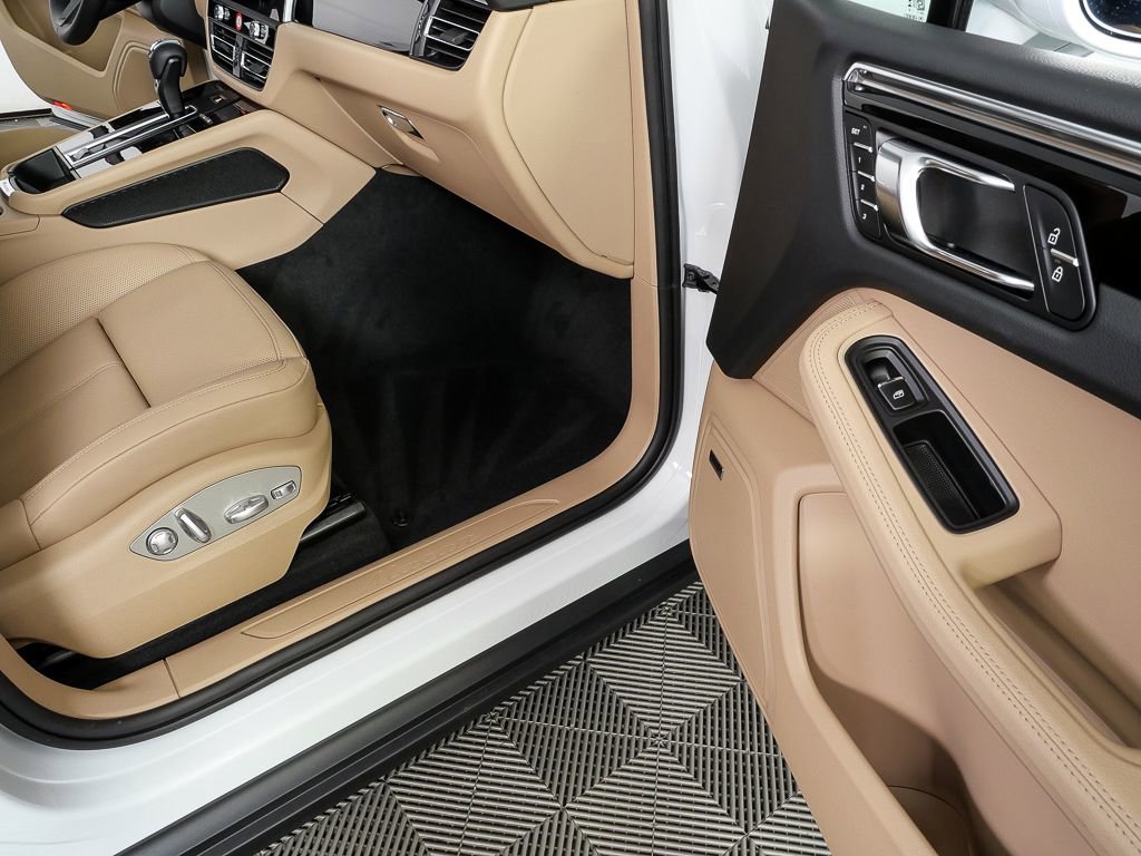 New 2026 Porsche Macan AWD/4WD image 26