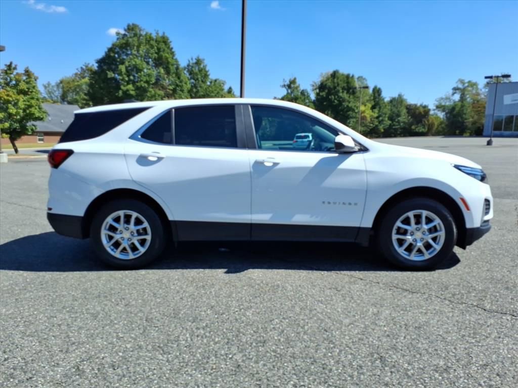 Used 2023 Chevrolet Equinox LT w/ Driver Convenience Package image 3