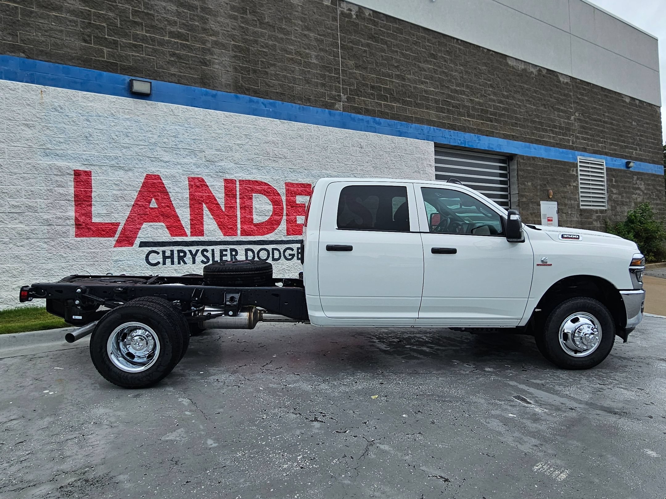 New 2026 RAM 3500 Tradesman w/ Chrome Appearance Group A AWD/4WD image 8