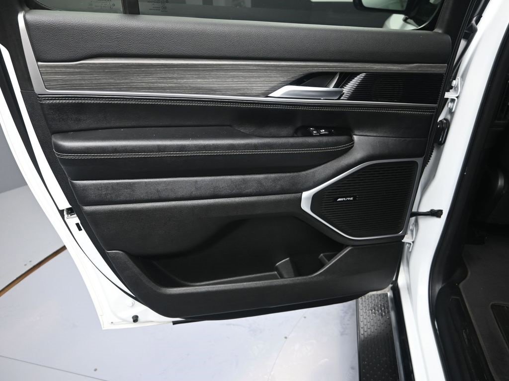 Used 2024 Jeep Wagoneer L Series II w/ Flexible Seating Group image 28