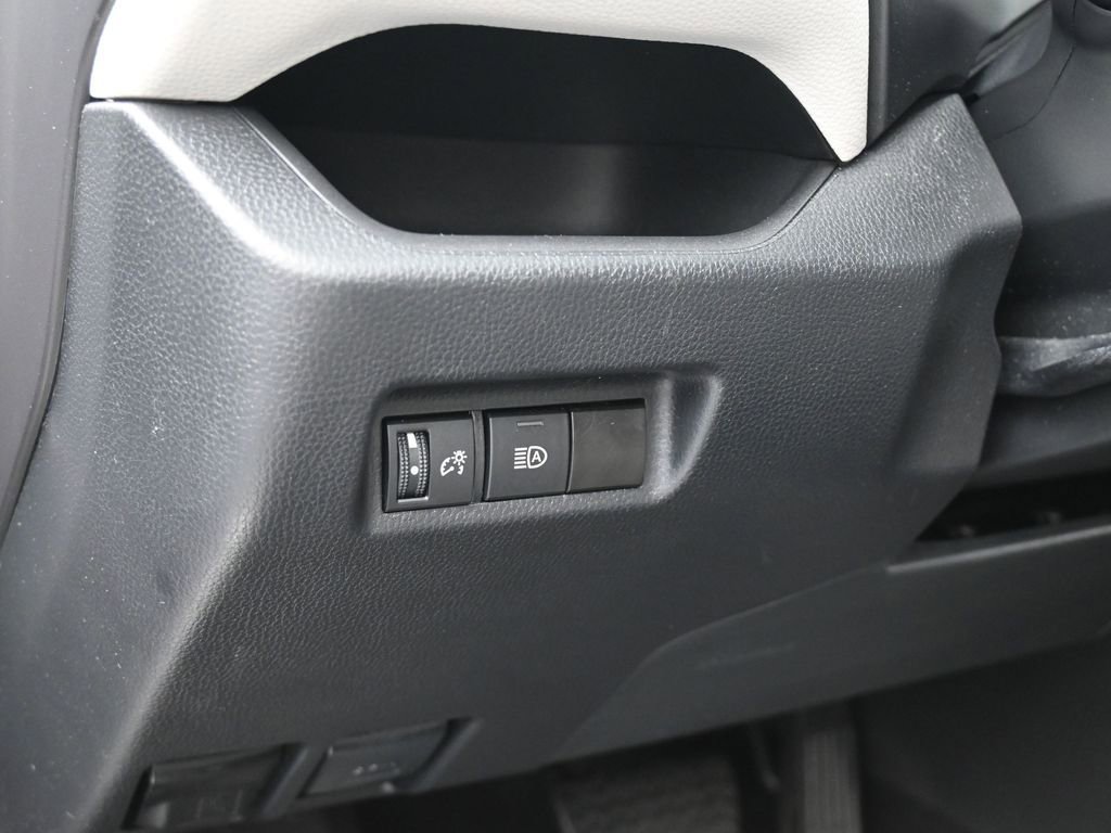 Used 2023 Toyota RAV4 XLE image 15