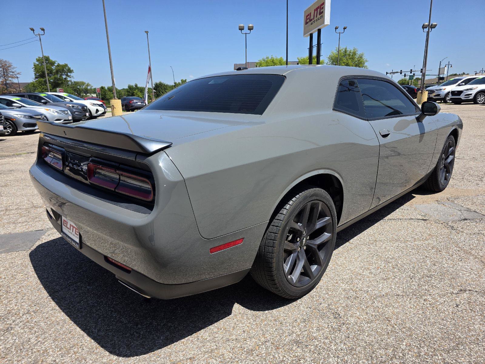 Used 2019 Dodge Challenger SXT w/ Blacktop Package RWD image 5