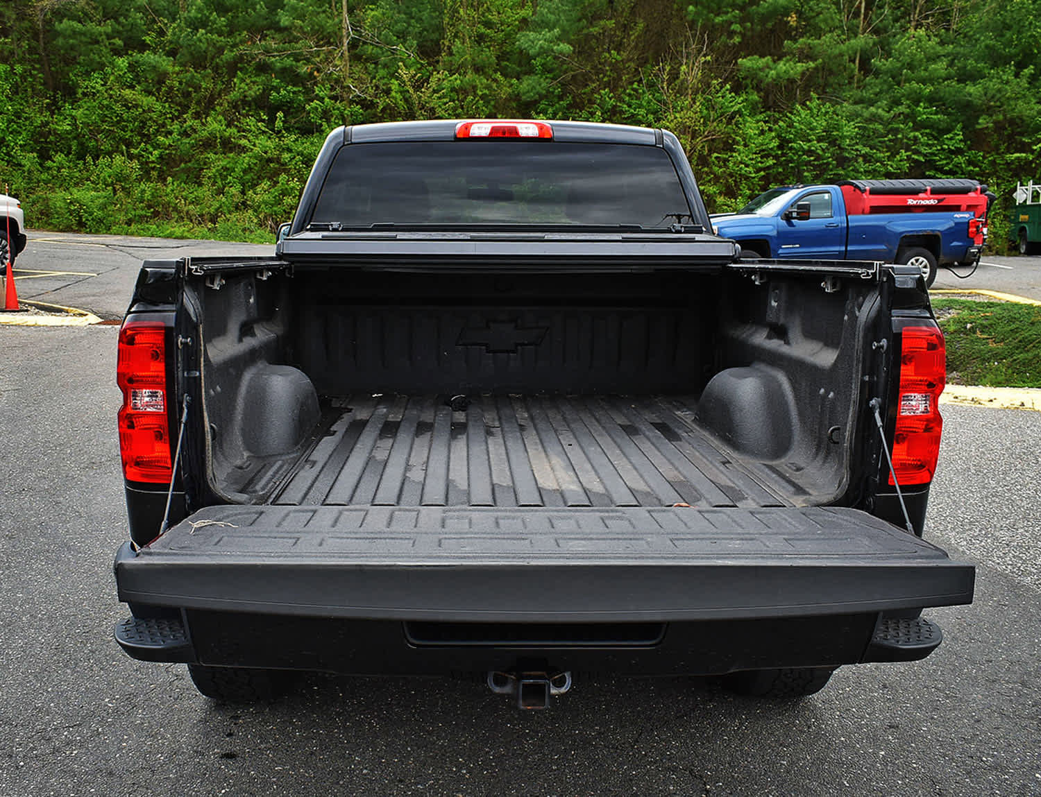 Used 2018 Chevrolet Silverado 1500 LT w/ Redline Edition AWD/4WD image 8