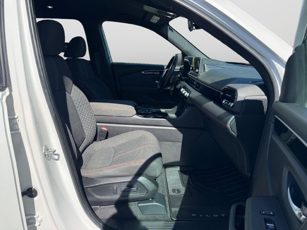 Used 2023 Honda Pilot Sport image 15