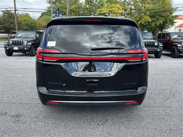 New 2026 Chrysler Pacifica Limited image 19