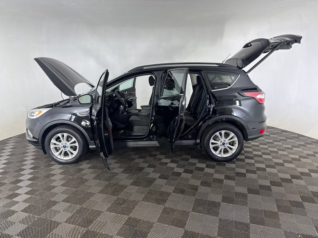 Used 2017 Ford Escape SE w/ Equipment Group 201A FWD image 10