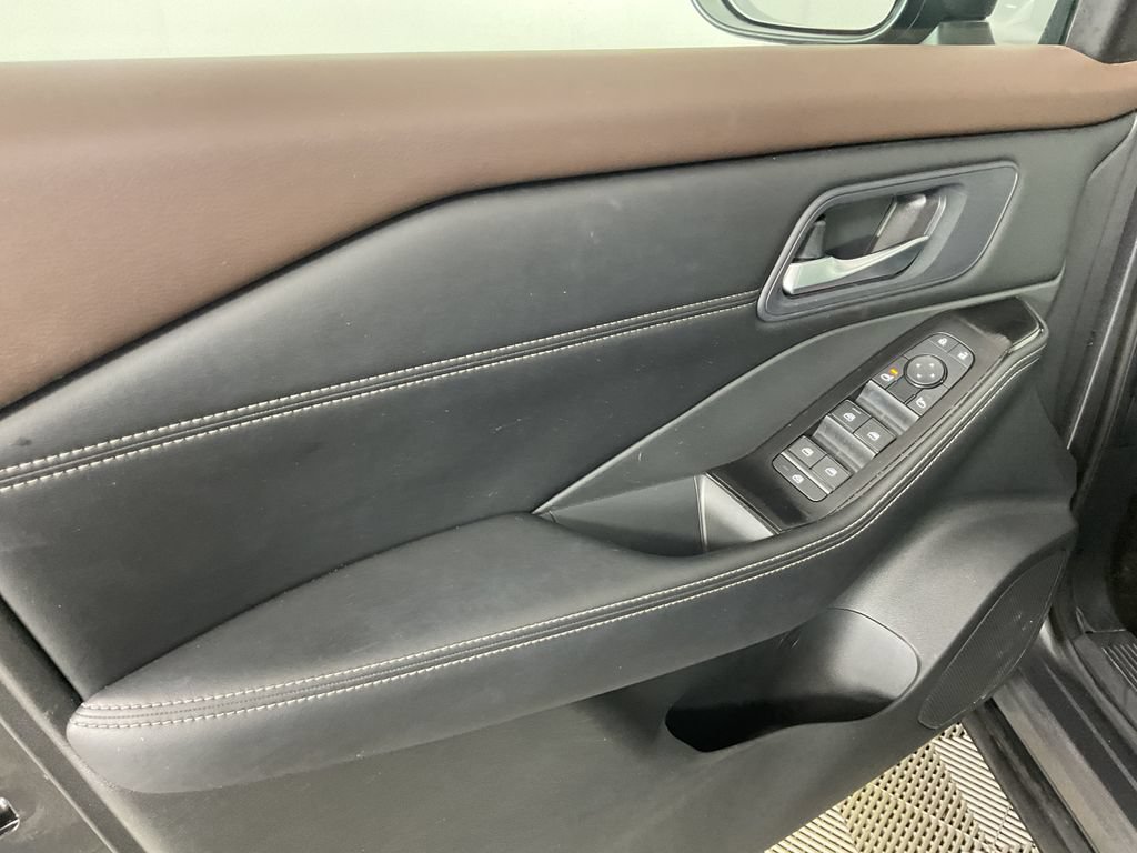 Used 2023 Nissan Rogue SV w/ SV Premium B Package AWD/4WD image 17