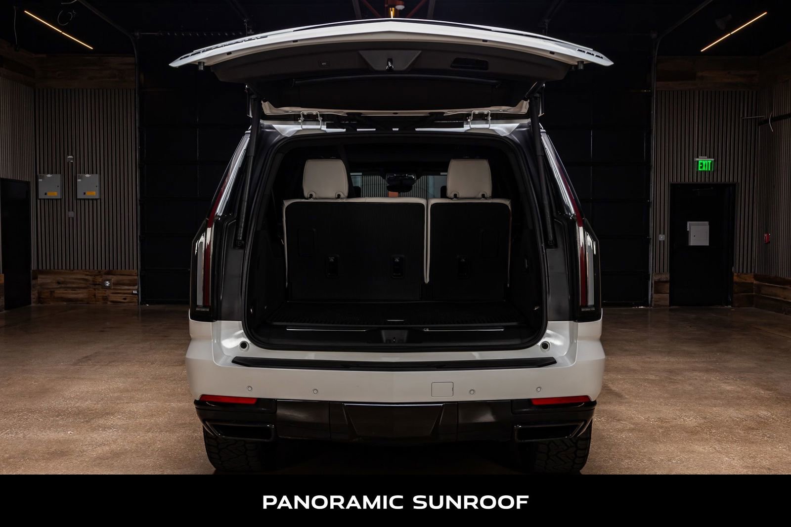 Used 2025 Cadillac Escalade ESV Sport Platinum w/ LPO, ONYX Package image 9