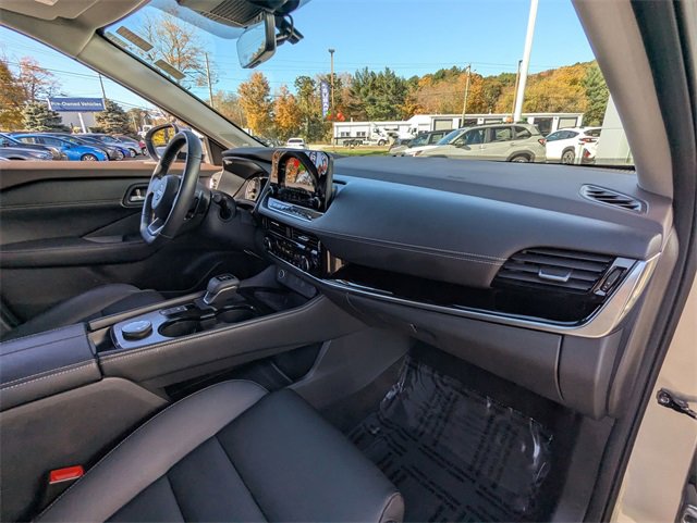 Used 2023 Nissan Rogue SL w/ SL Premium Package image 25