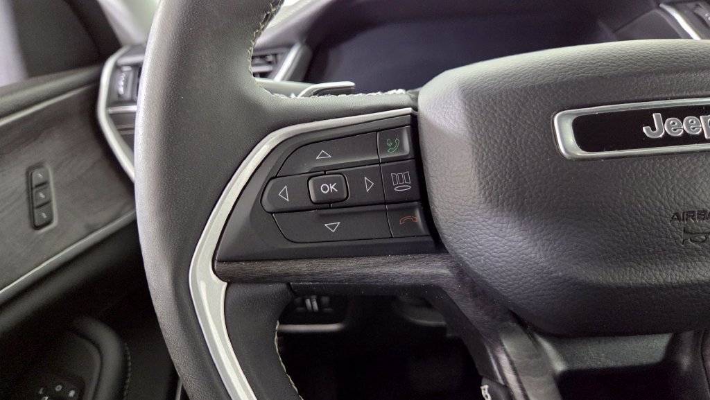 Used 2023 Jeep Grand Cherokee L Limited AWD/4WD image 19
