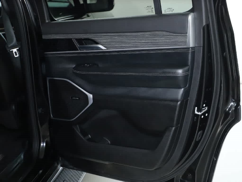 Used 2022 Jeep Wagoneer Series III AWD/4WD image 29