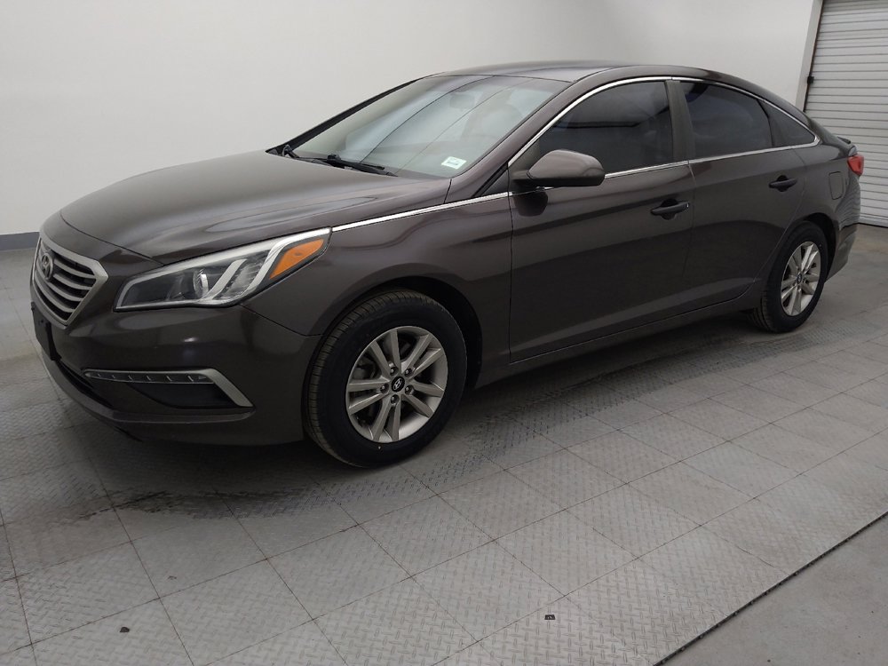 Used 2015 Hyundai Sonata SE image 2