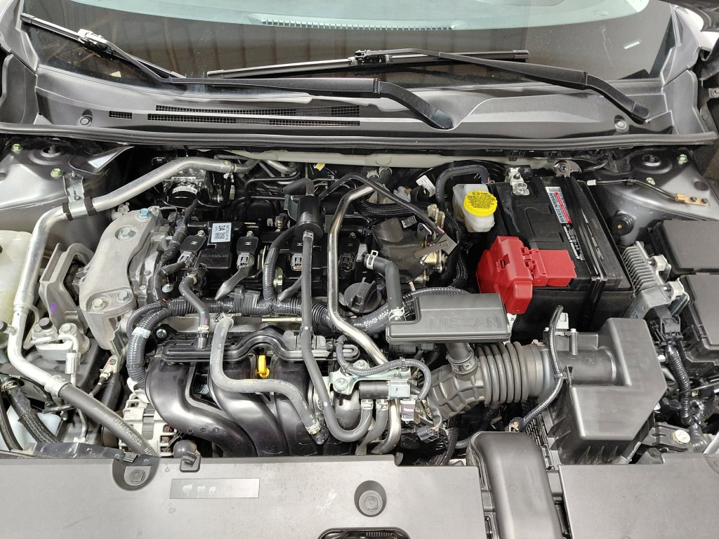 Used 2025 Nissan Sentra SV FWD image 9