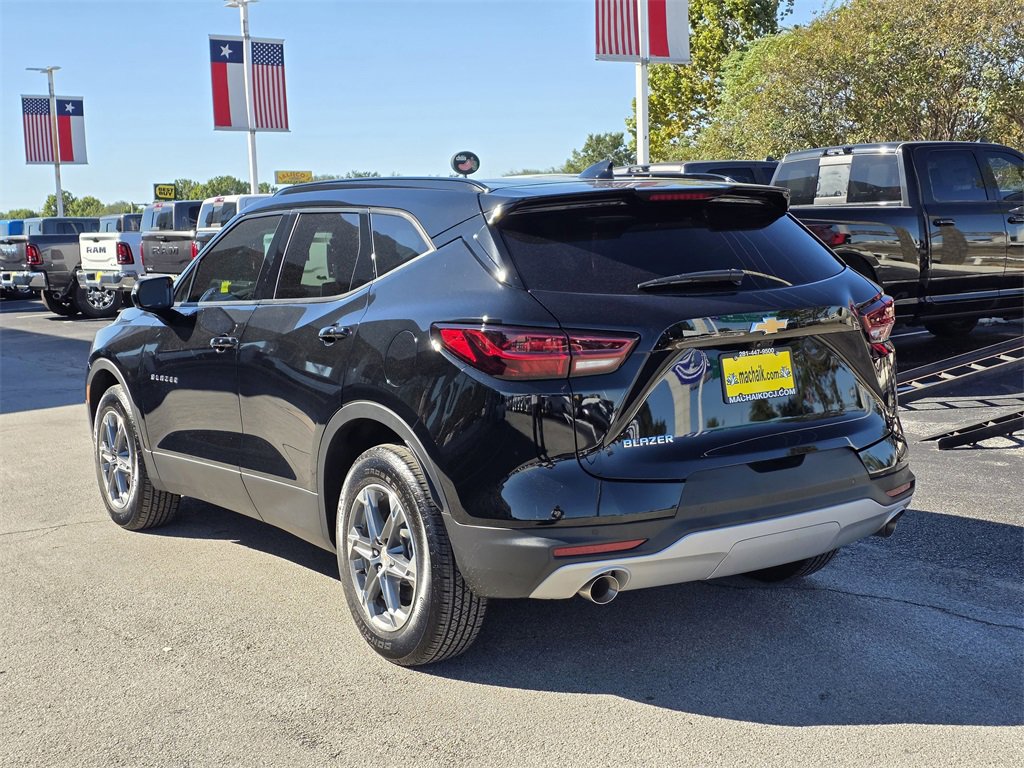 Used 2025 Chevrolet Blazer LT w/ Sound & Technology Package image 6