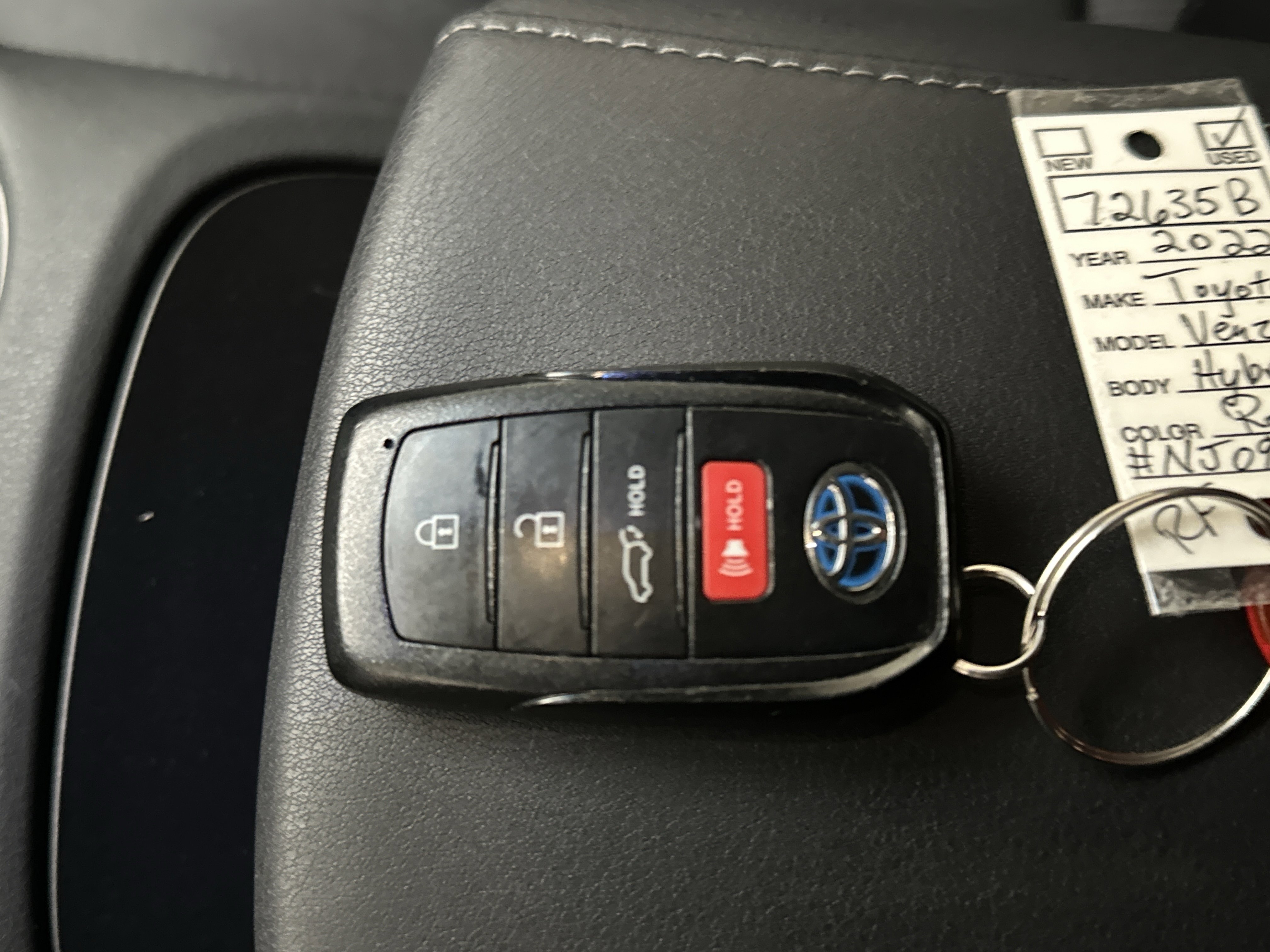 Used 2022 Toyota Venza LE image 39