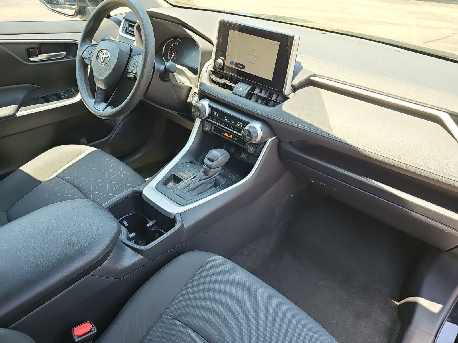 Used 2025 Toyota RAV4 XLE AWD/4WD image 13