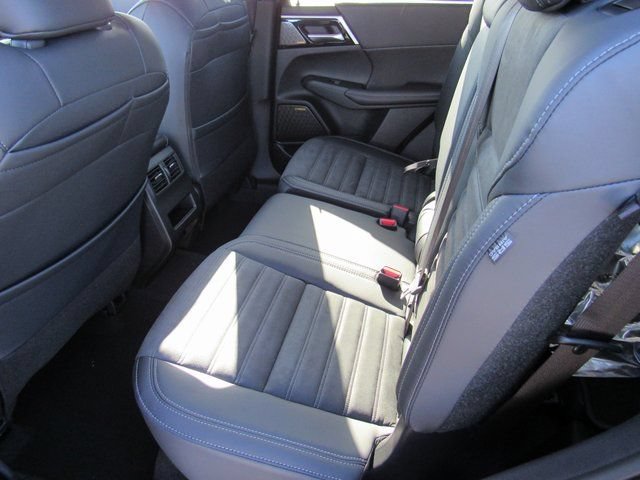 New 2025 Mitsubishi Outlander SE FWD image 9