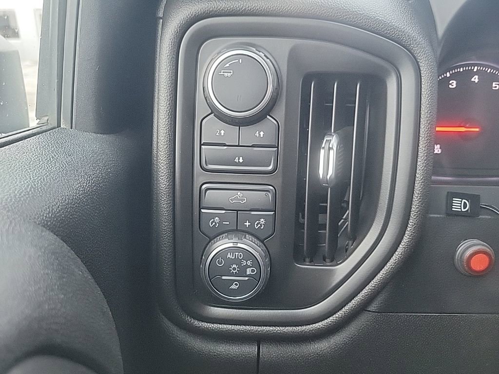 Used 2021 Chevrolet Silverado 2500 Custom w/ Custom Value Package image 13