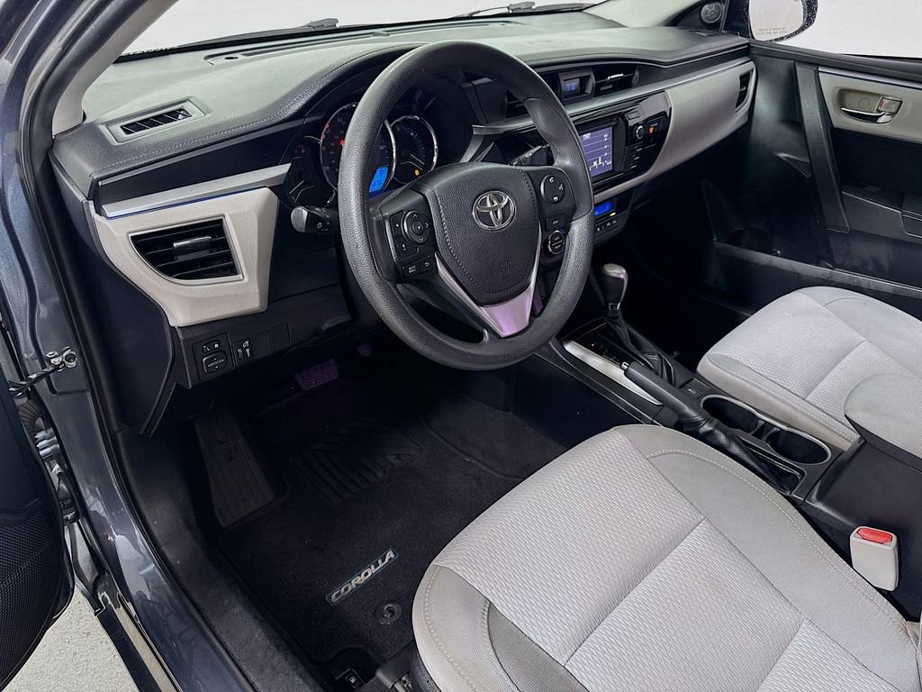 Used 2015 Toyota Corolla LE FWD image 9