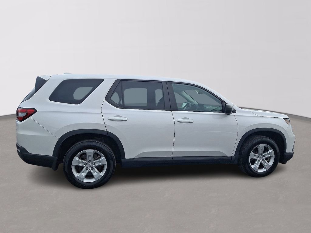 Used 2023 Honda Pilot LX image 7