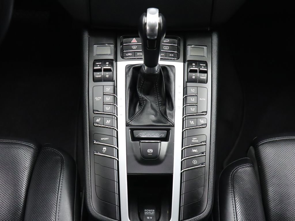 Used 2017 Porsche Macan S image 22