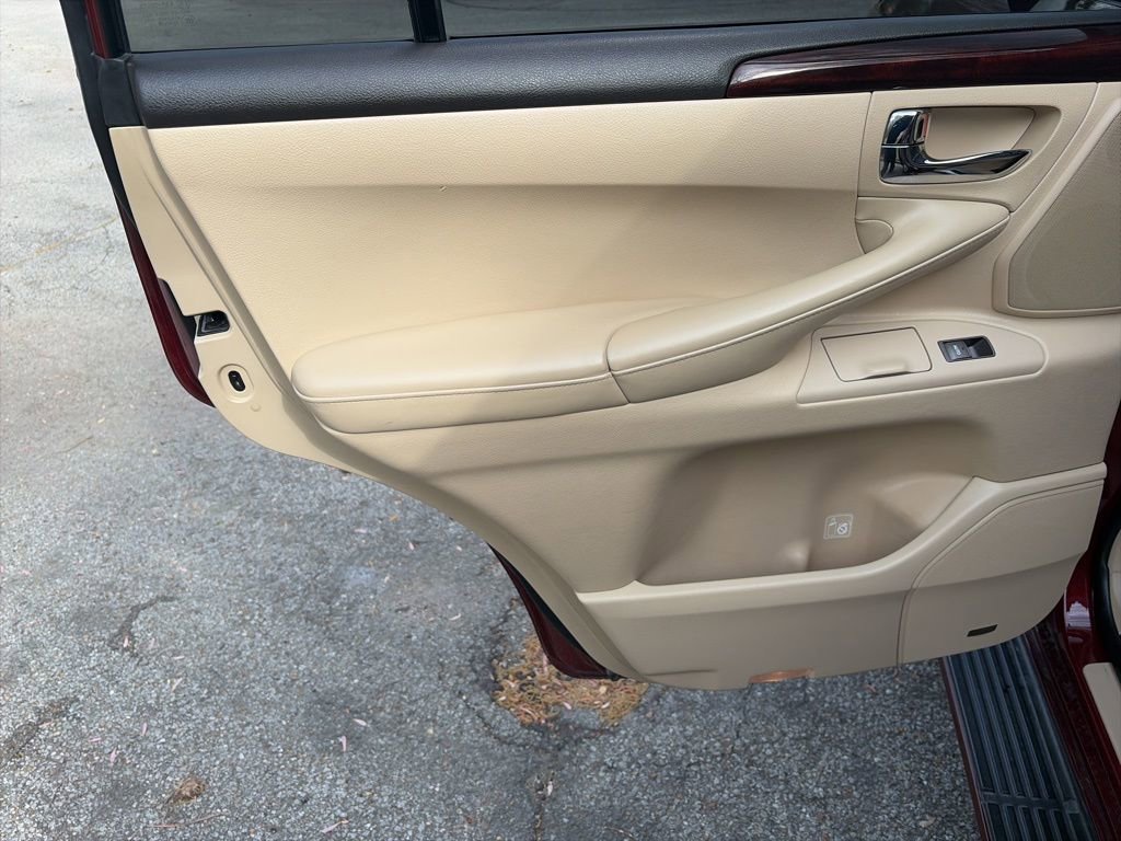 Used 2011 Lexus LX 570 4WD w/ Luxury Pkg image 11