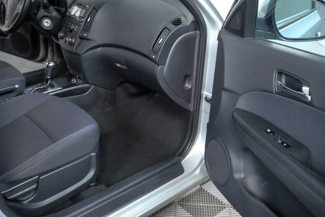 Used 2010 Hyundai Elantra SE image 21