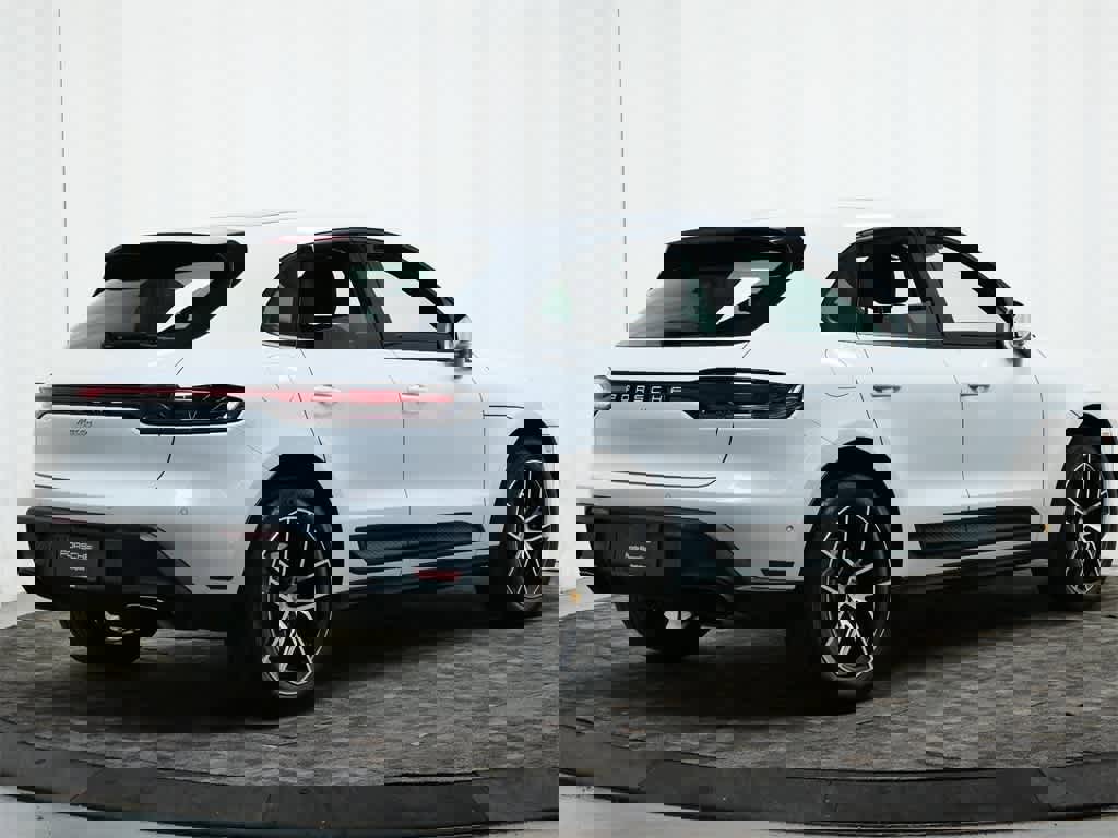 Used 2023 Porsche Macan Turbo image 7