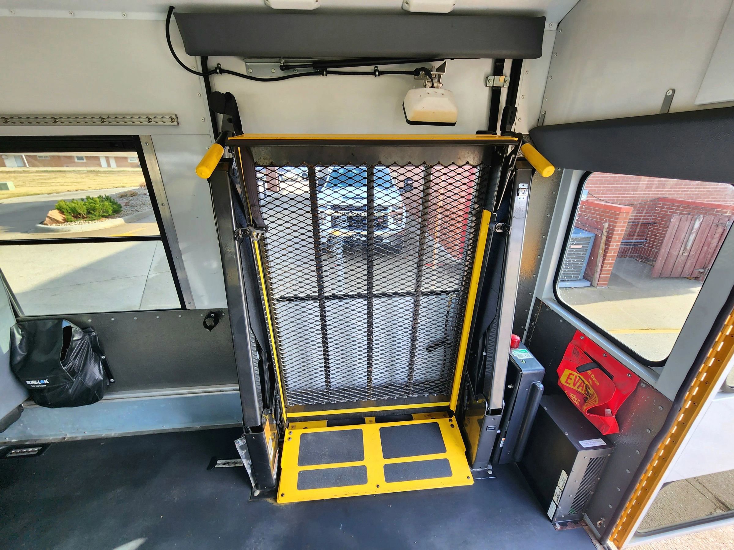 Used 2006 Ford E-450 and Econoline 450 E450 Cube Van 14'-18' image 23