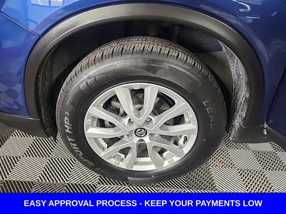 Used 2018 Nissan Rogue SV w/ Sun & Sound Touring Package image 16