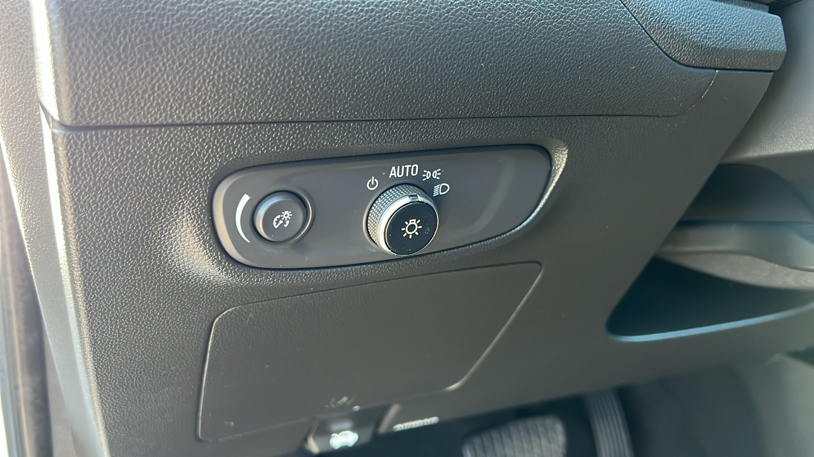 Certified 2024 Buick Encore GX Sport Touring AWD/4WD image 28