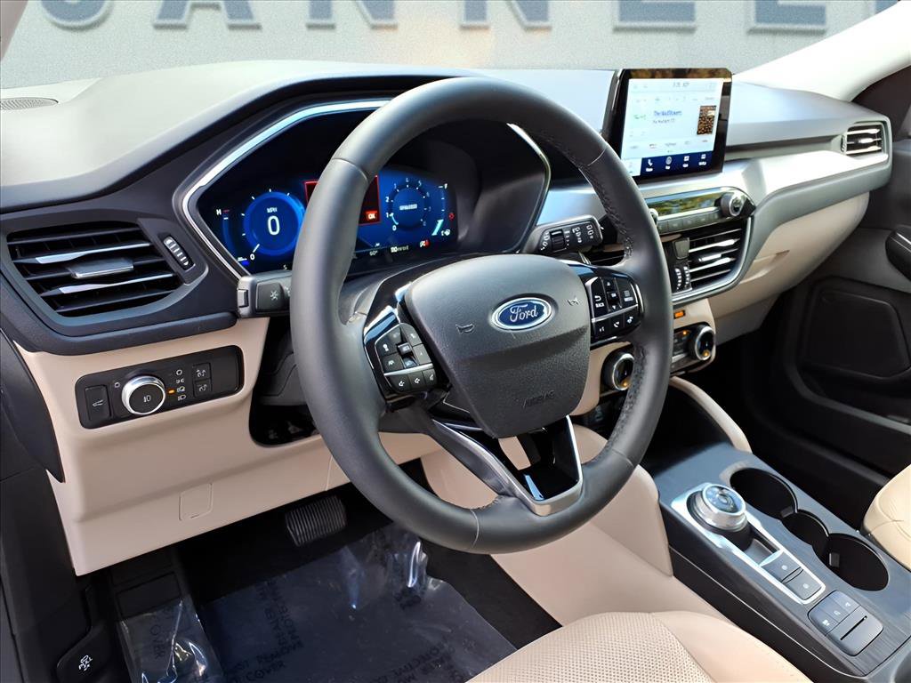 Used 2022 Ford Escape Titanium image 16