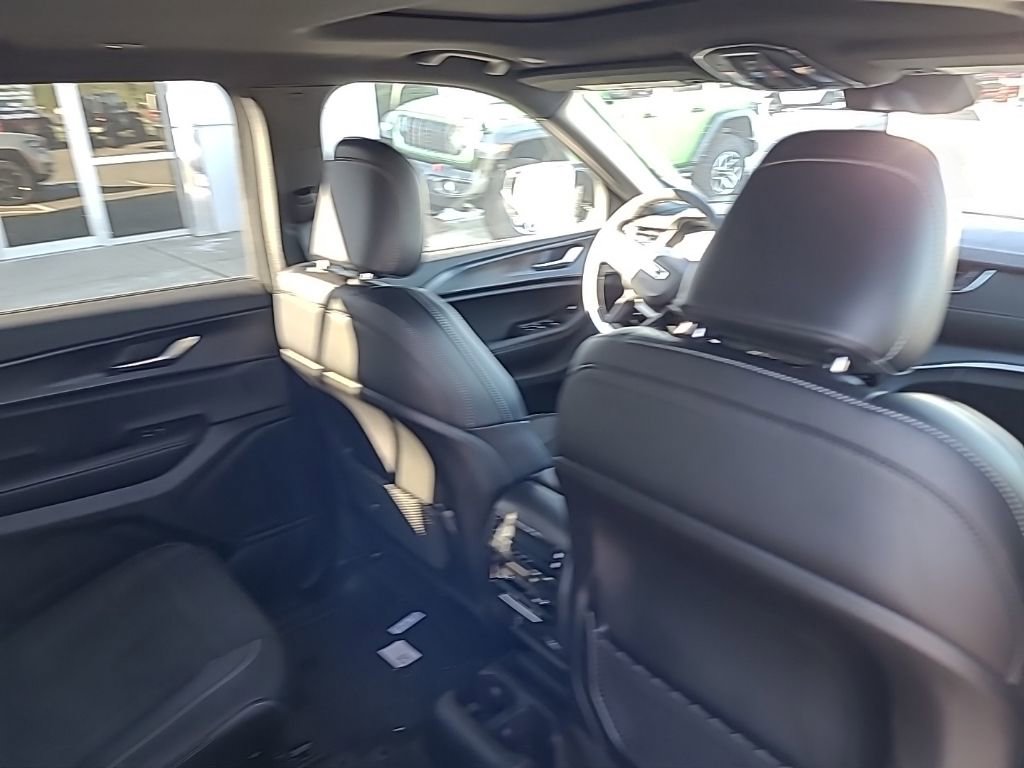 New 2025 Jeep Grand Cherokee L Altitude AWD/4WD image 23
