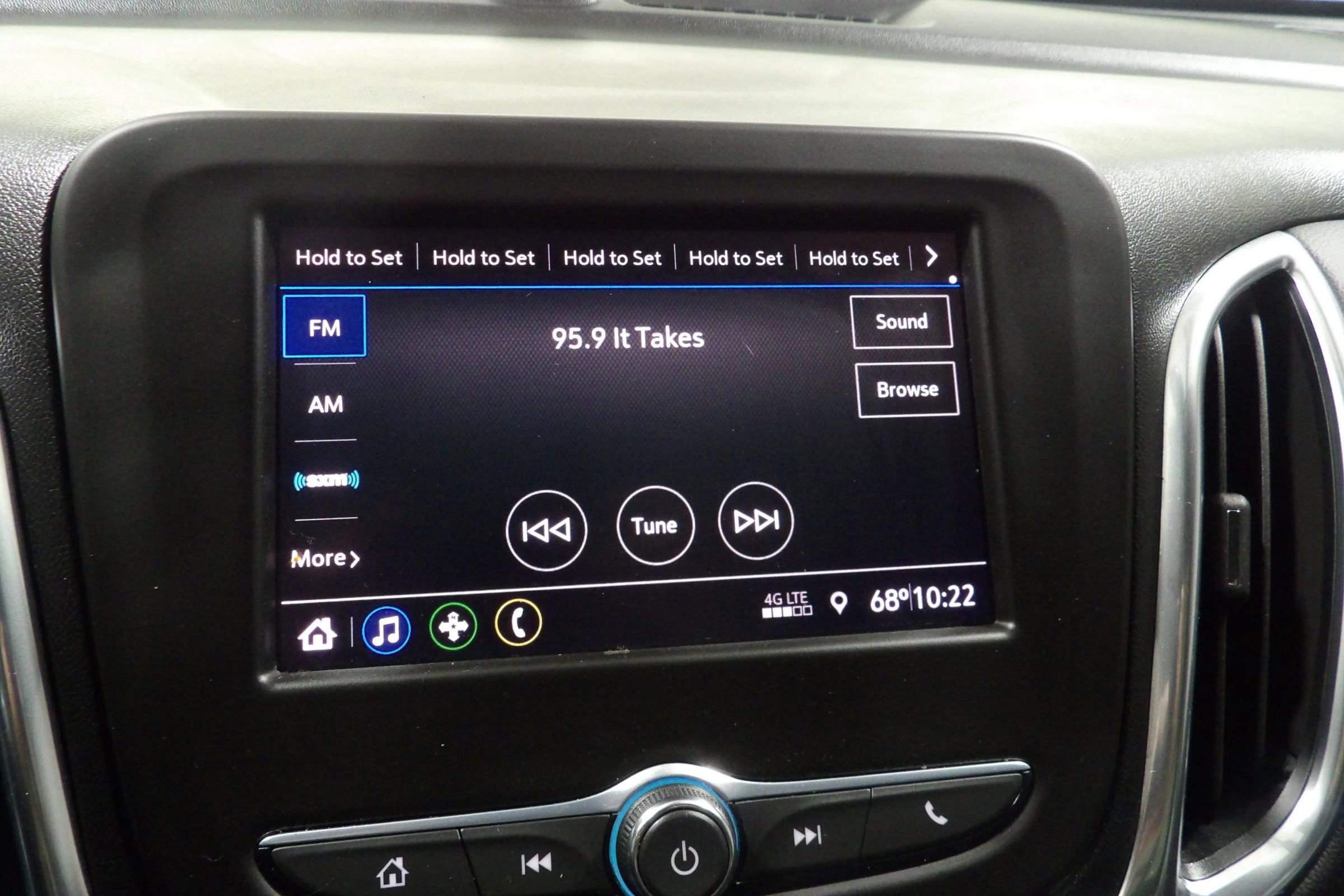 Used 2021 Chevrolet Equinox LT FWD image 12